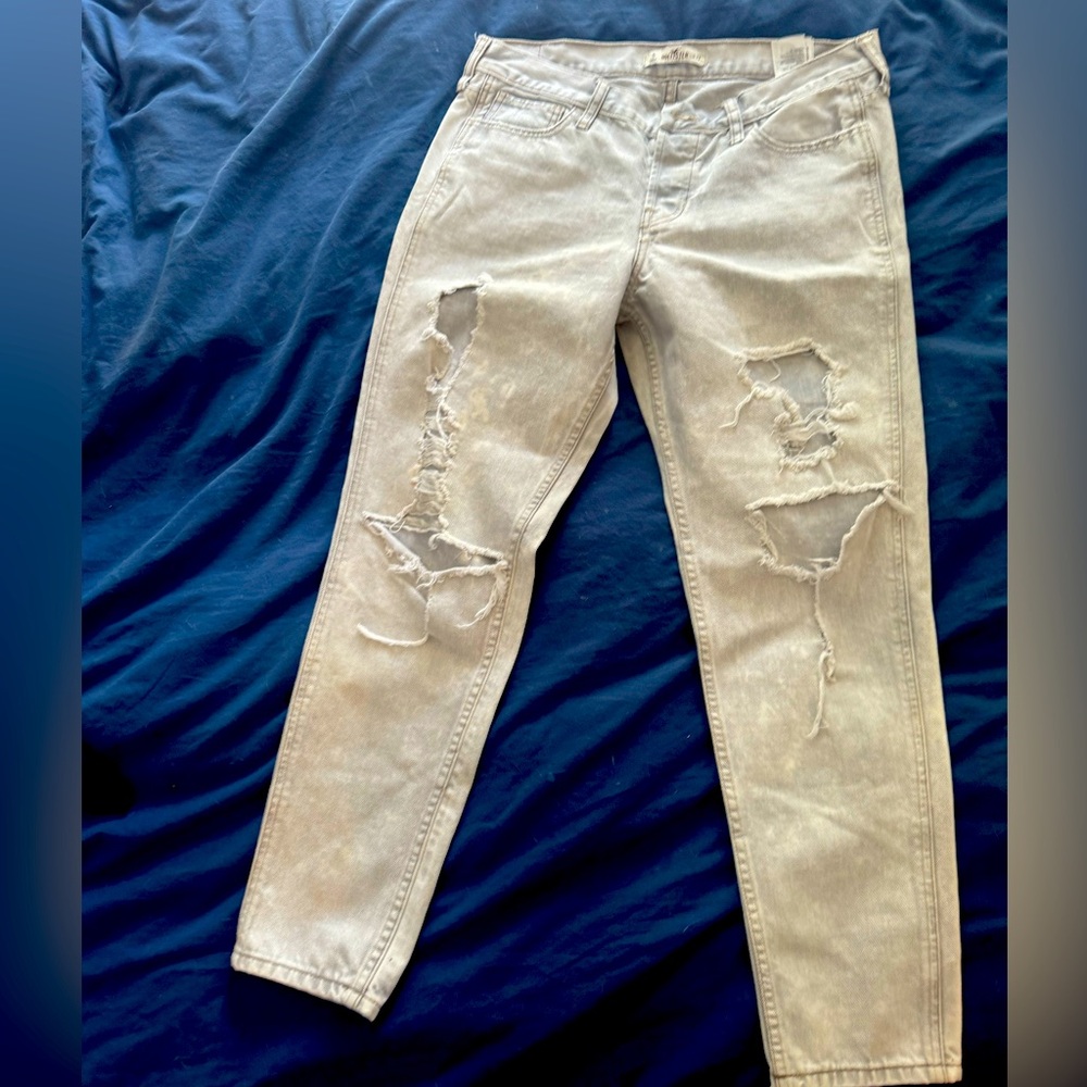 Hollister boyfriend jeans with holes! Super trendy
